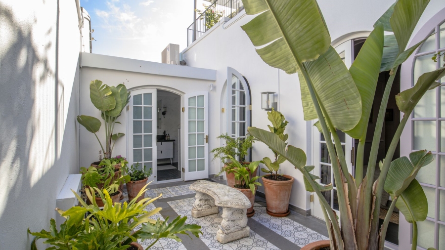 To Let 5 Bedroom Property for Rent in Three Anchor Bay Western Cape